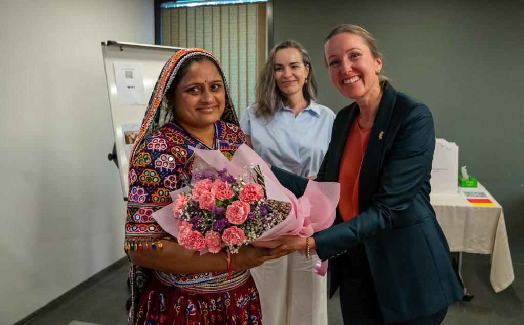 Ms Sakhiben Khengarbhai Ahir, Self Employed Women’s Association (L); with Ms. Martine Aamdal Bottheim, Minister Counsellor & Deputy Head of Mission, Norwegian Embassy in New Delhi (R) and Ms.Elisabeth Faure, Representative and Country Director, World Food Programme in India (C)